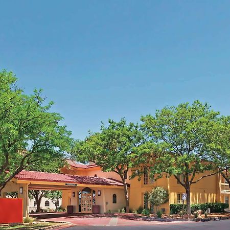 Baymont By Wyndham Lubbock - Downtown Civic Center Hotel Kültér fotó