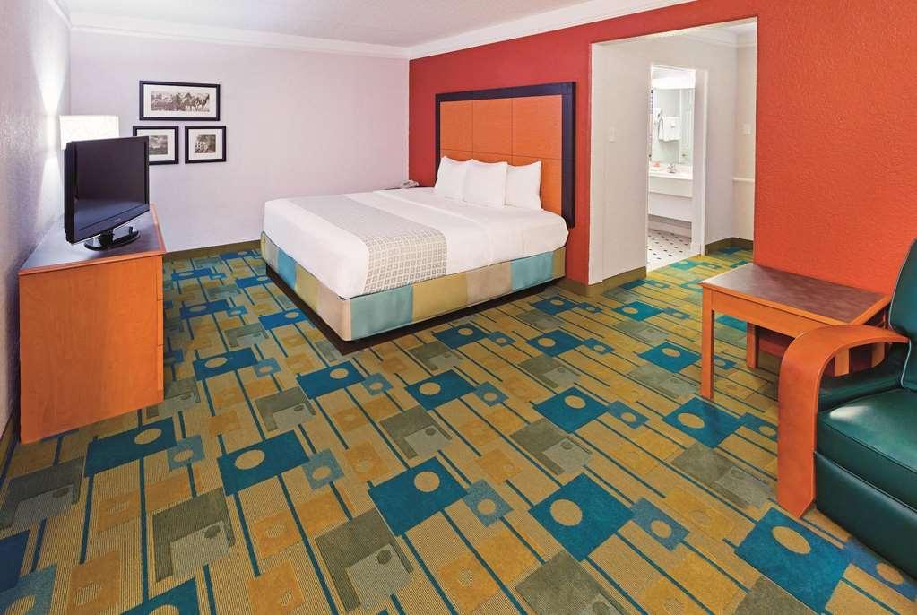 Baymont By Wyndham Lubbock - Downtown Civic Center Hotel Szoba fotó