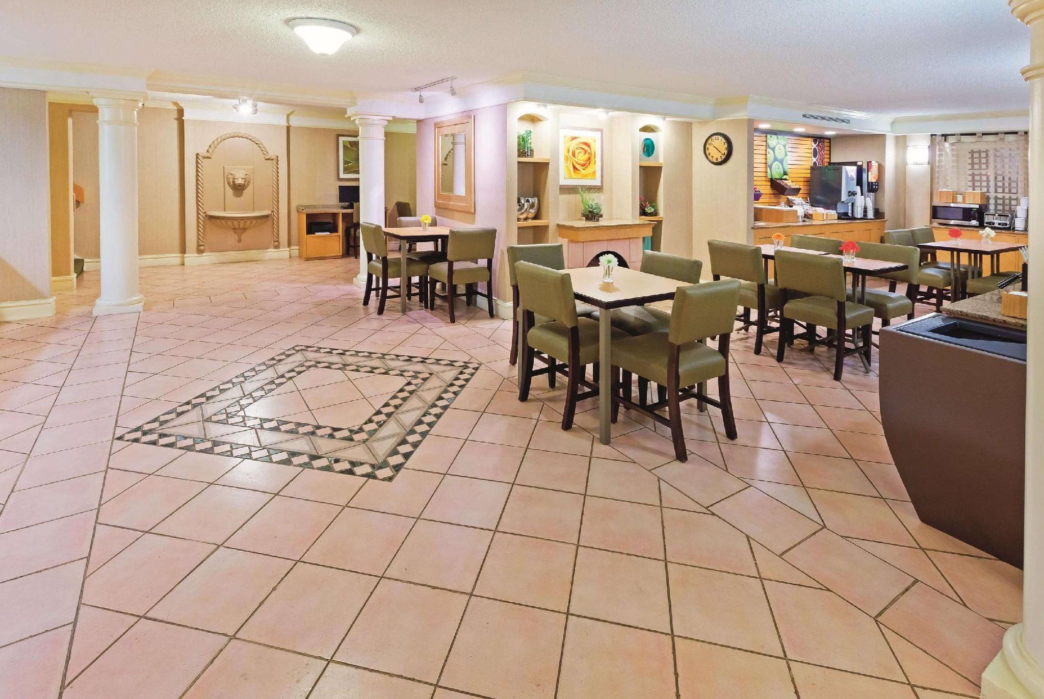 Baymont By Wyndham Lubbock - Downtown Civic Center Hotel Kültér fotó