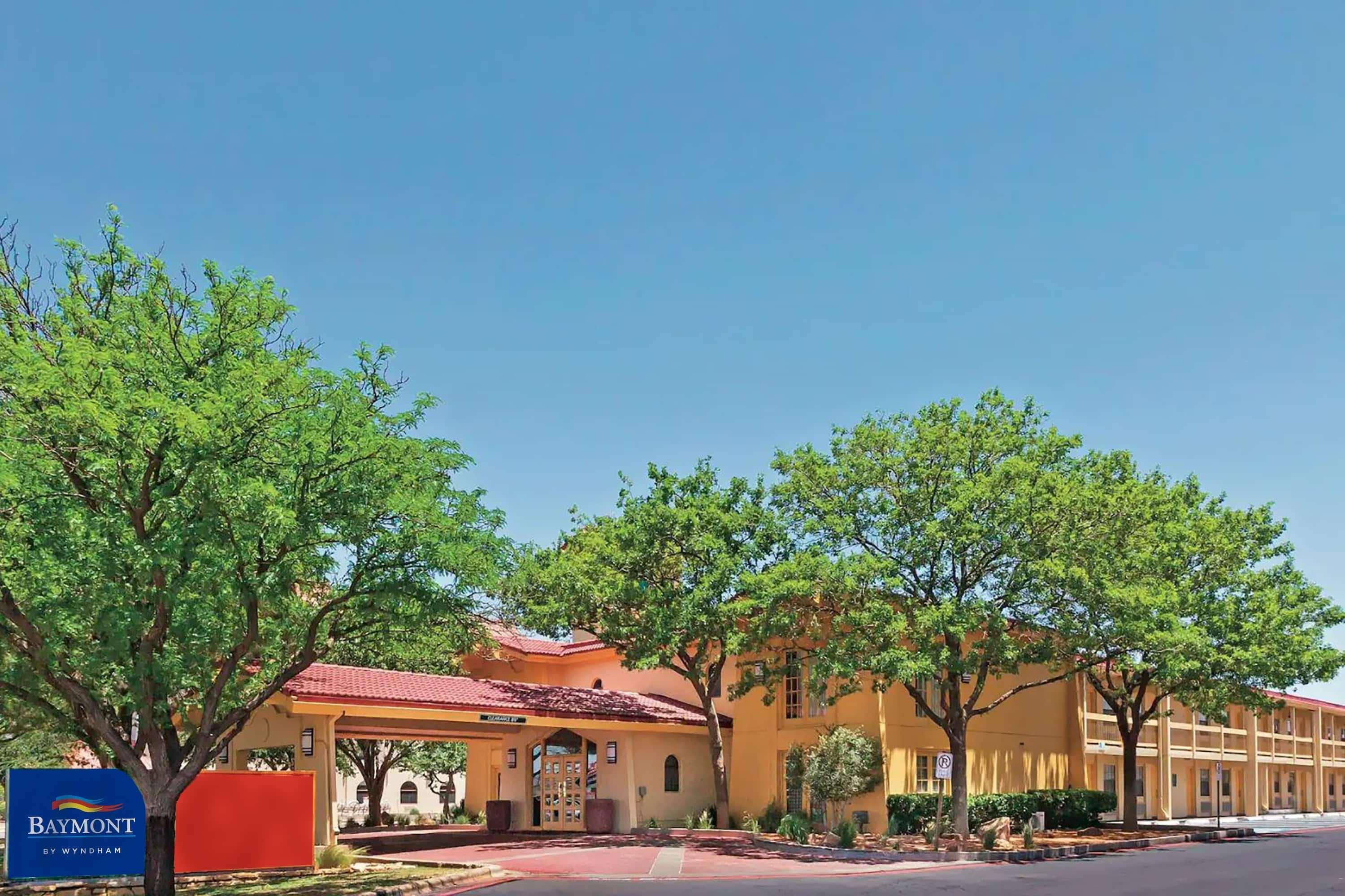 Baymont By Wyndham Lubbock - Downtown Civic Center Hotel Kültér fotó